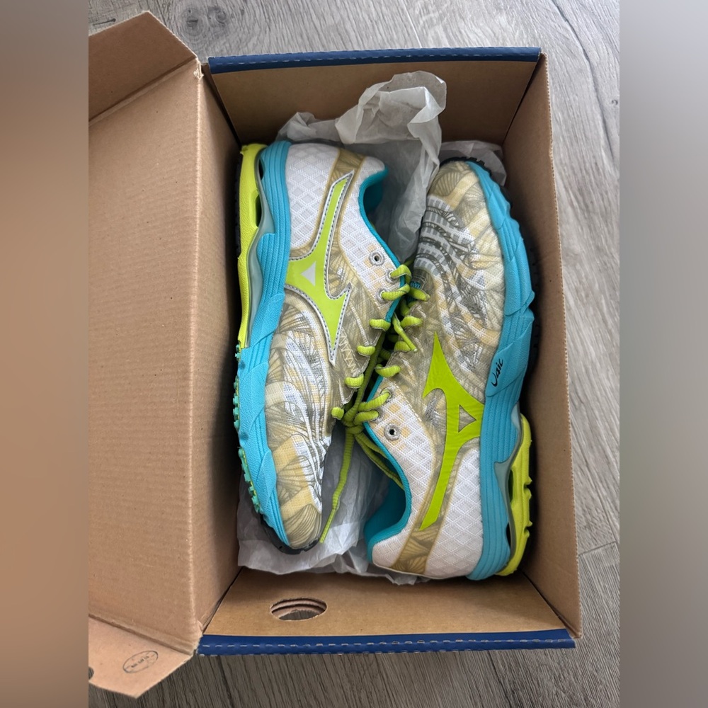 Women’s Mizuno Wave Sayonara size 7